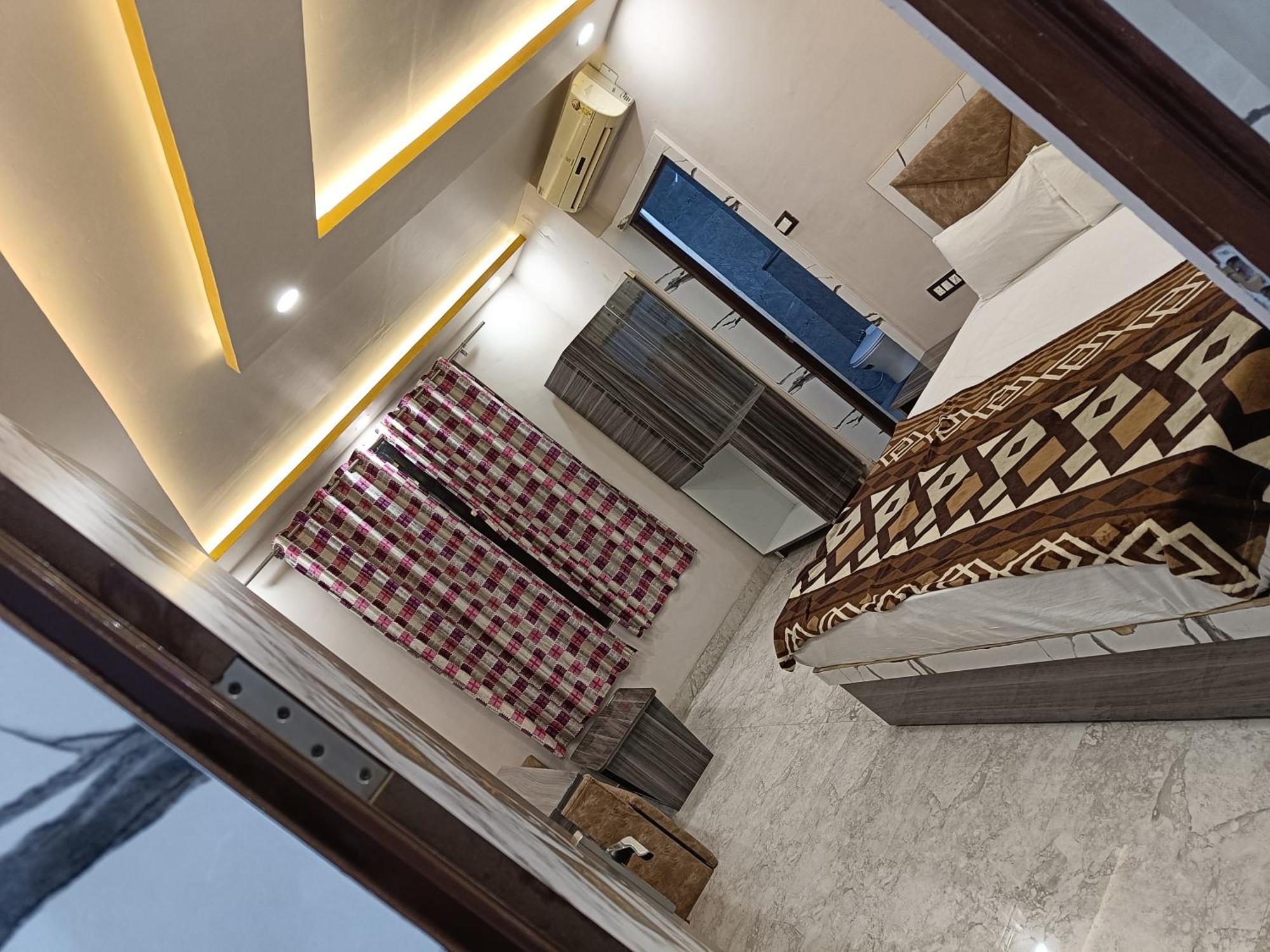 Pragya International Hotel Varanasi Exterior foto
