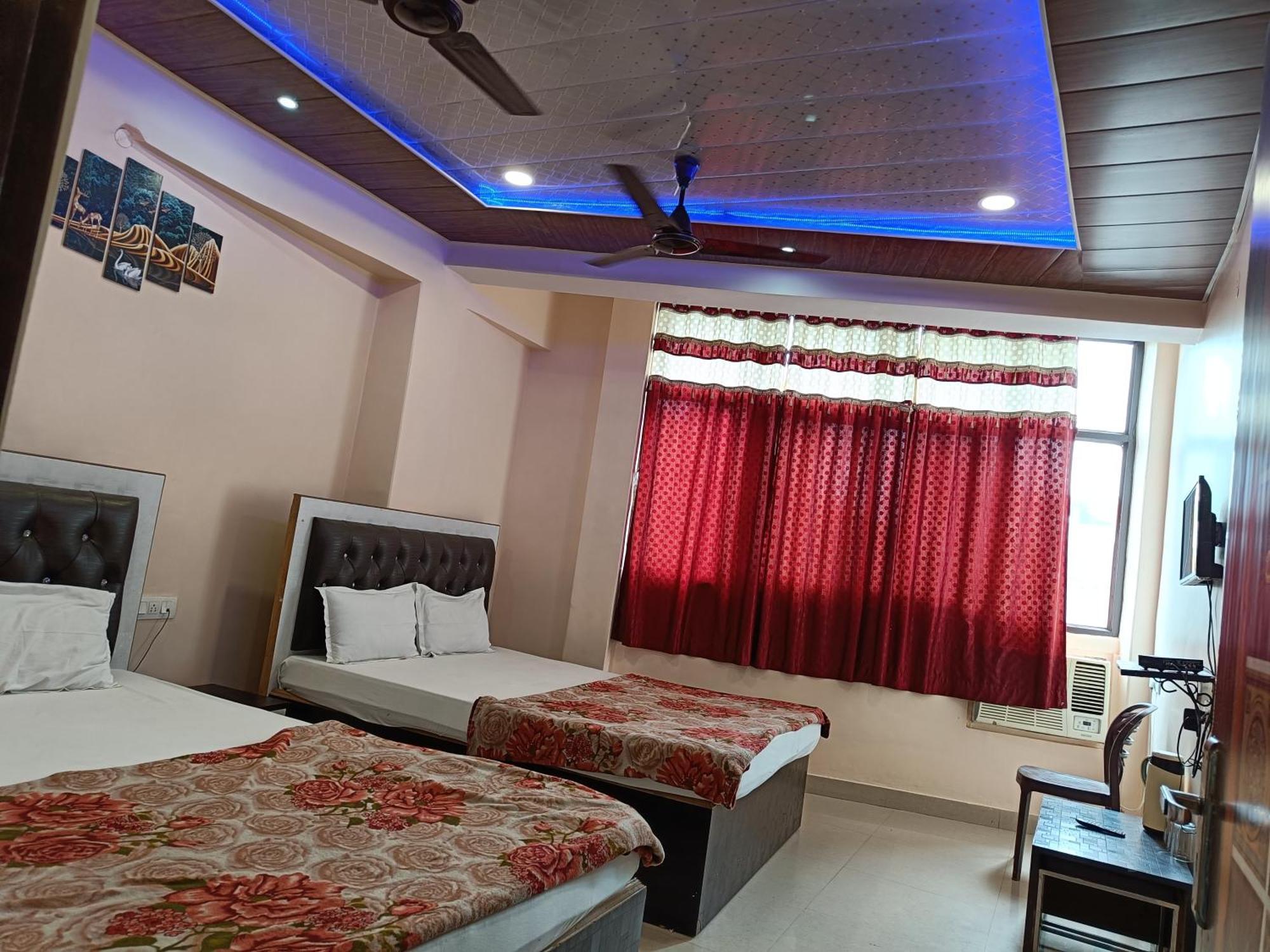 Pragya International Hotel Varanasi Exterior foto